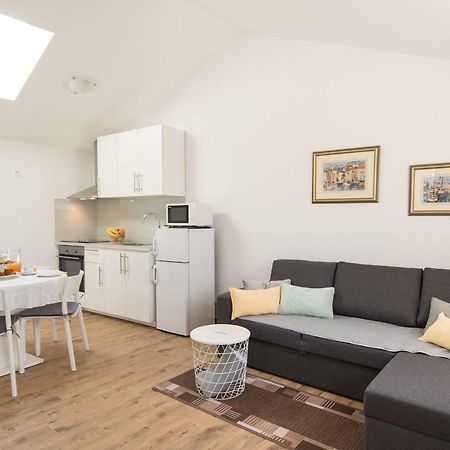 Apartment Bruneta 1 With Sea View Tar-Vabriga Luaran gambar