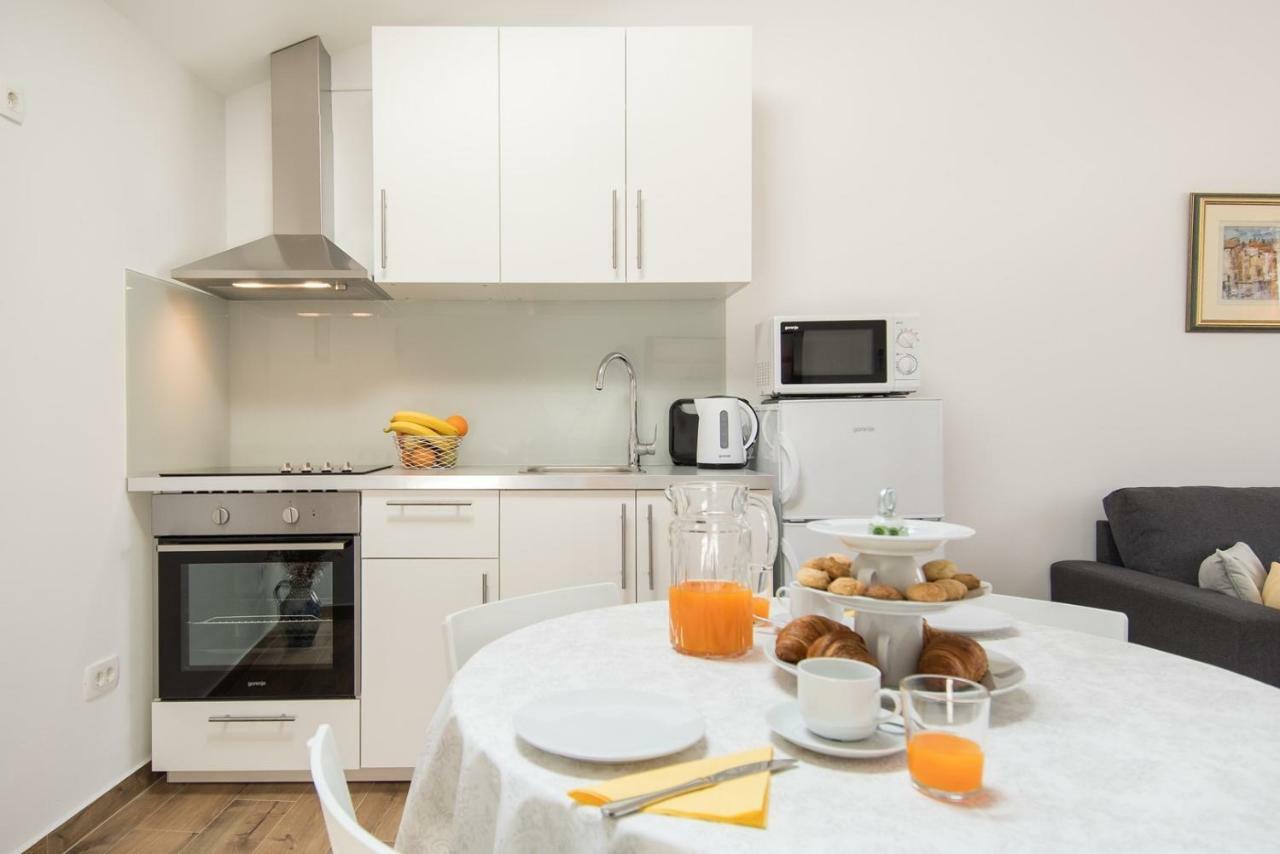 Apartment Bruneta 1 With Sea View Tar-Vabriga Luaran gambar