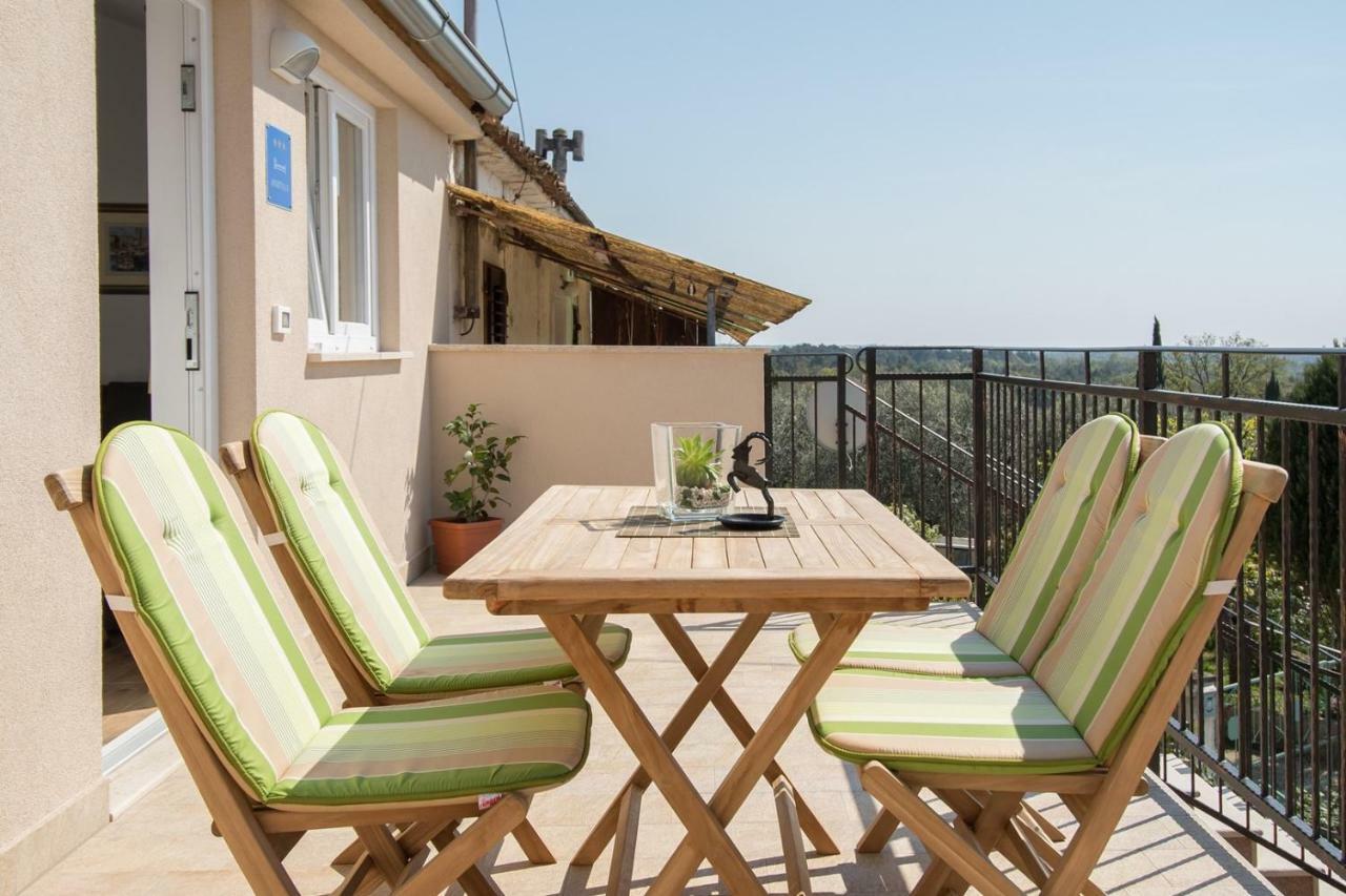 Apartment Bruneta 1 With Sea View Tar-Vabriga Luaran gambar