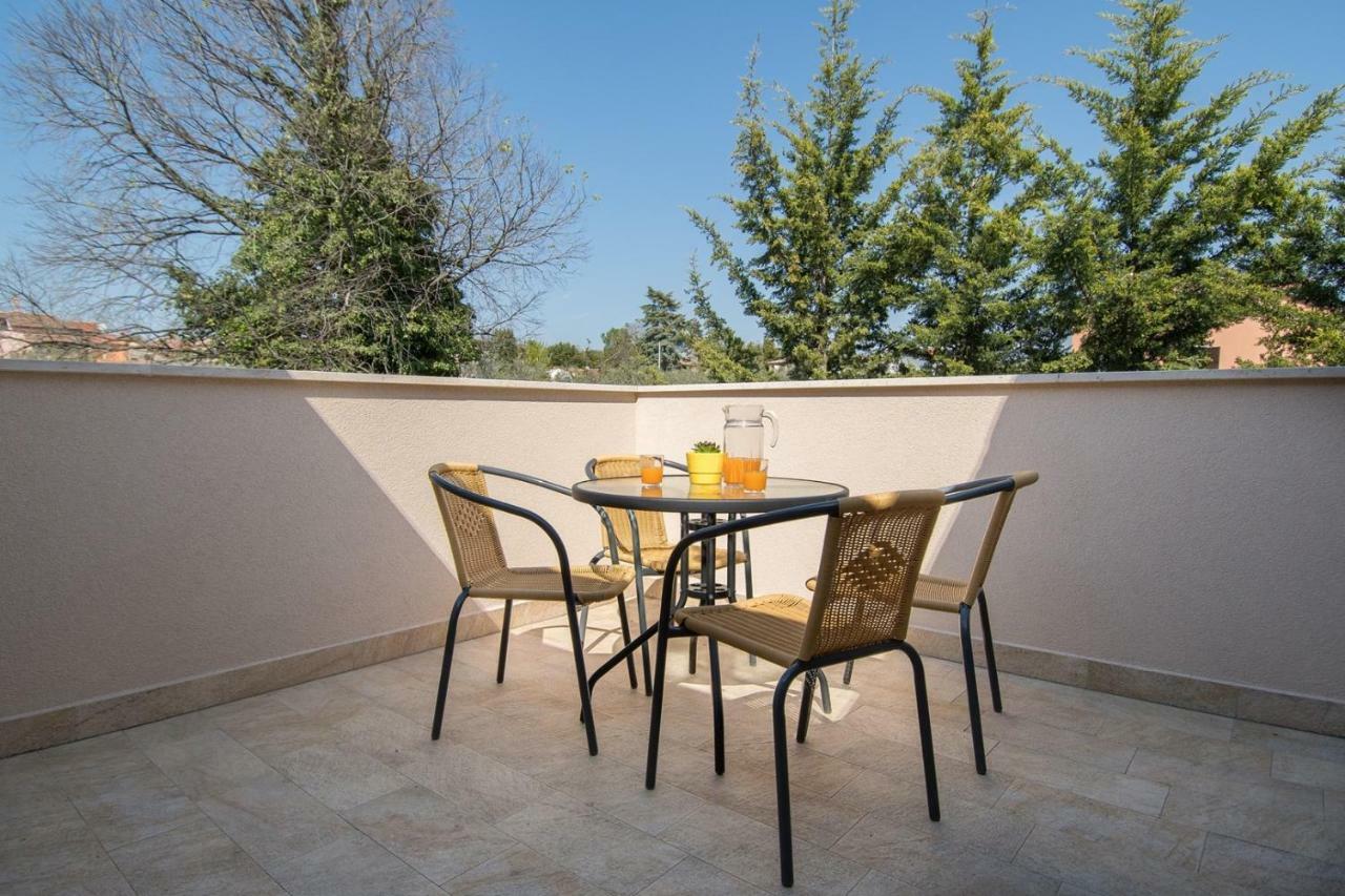 Apartment Bruneta 1 With Sea View Tar-Vabriga Luaran gambar